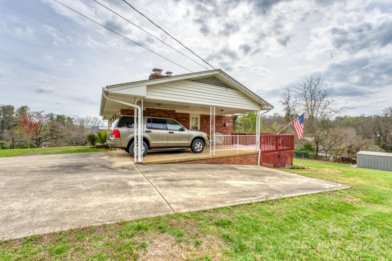 Property image 3 at 3 Debra Lane, Asheville, NC 28806