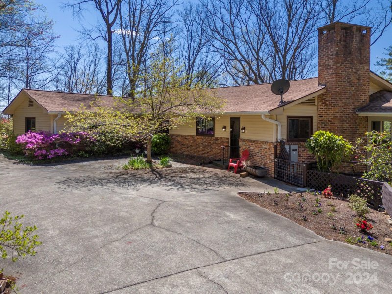 12 E Park Drive
