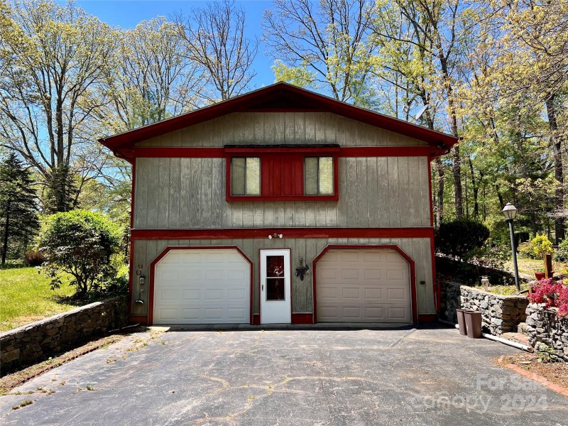 Property image 3 at 3009 Chestnut Tree Road, Hendersonville, NC 28792