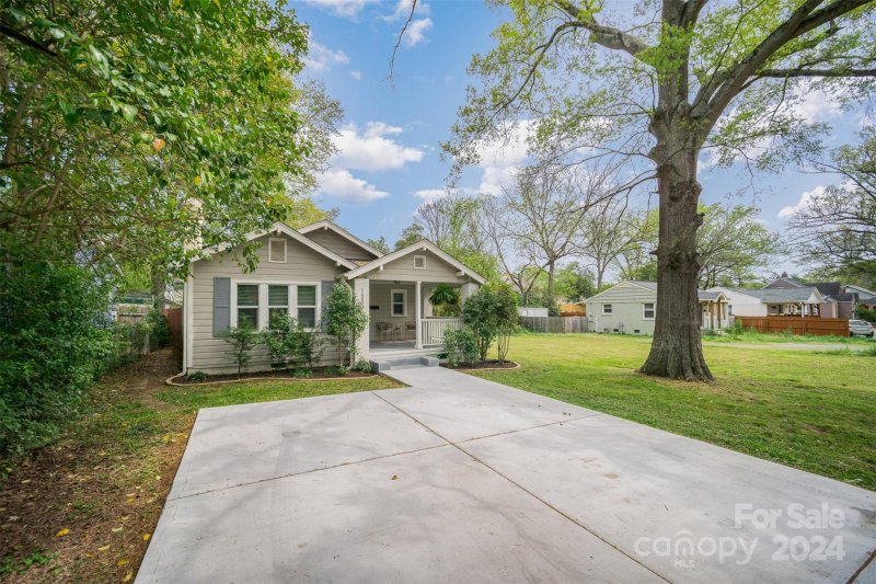 Property image 2 at 1333 Shamrock Drive, Charlotte, NC 28205