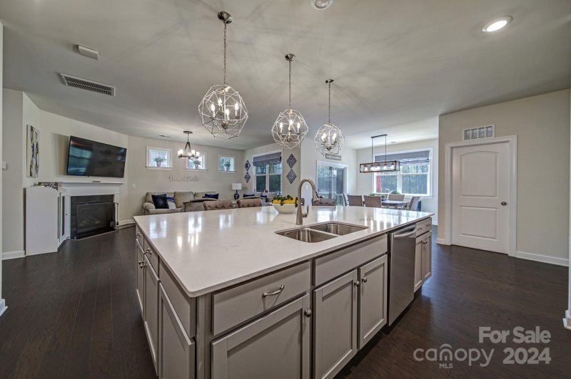 Property image 4 at 15511 Queens Trail Drive, Davidson, NC 28036