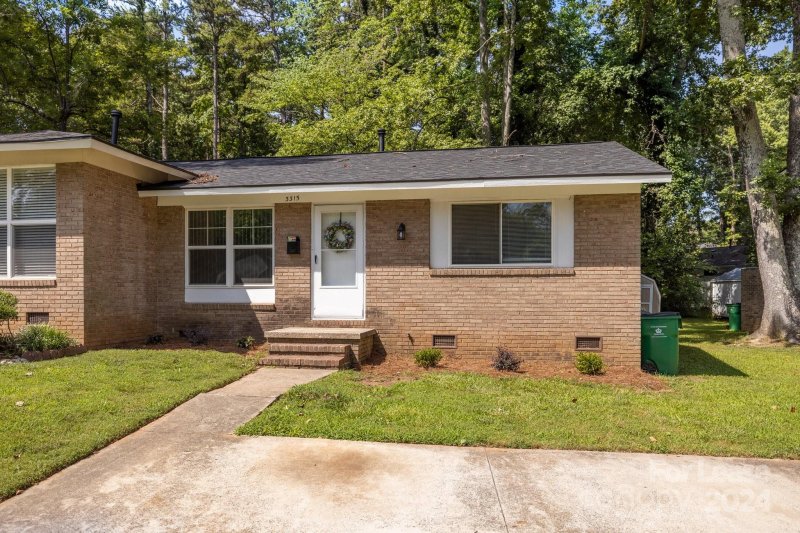 Property image 3 at 3315 Erskine Drive, Charlotte, NC 28205