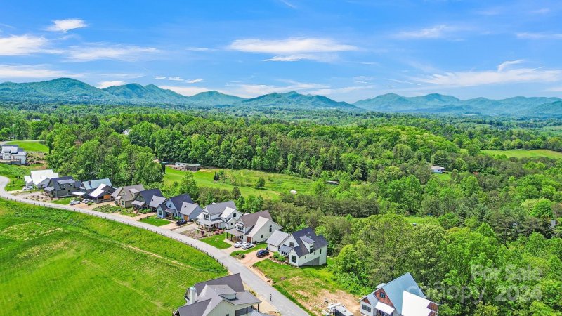 Property image 5 of 230 Westridge Farm Road in Olivette, Asheville, NC 28804