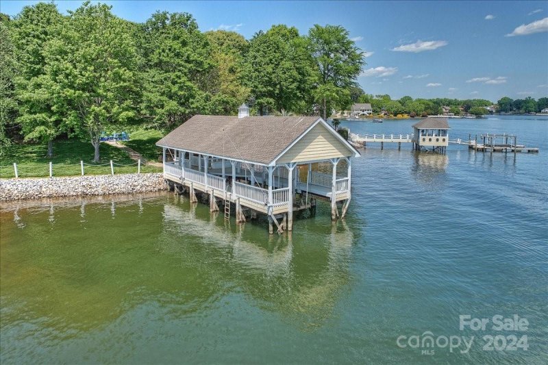 Property image 3 at 2815 Camden Pointe Drive, Sherrills Ford, NC 28673