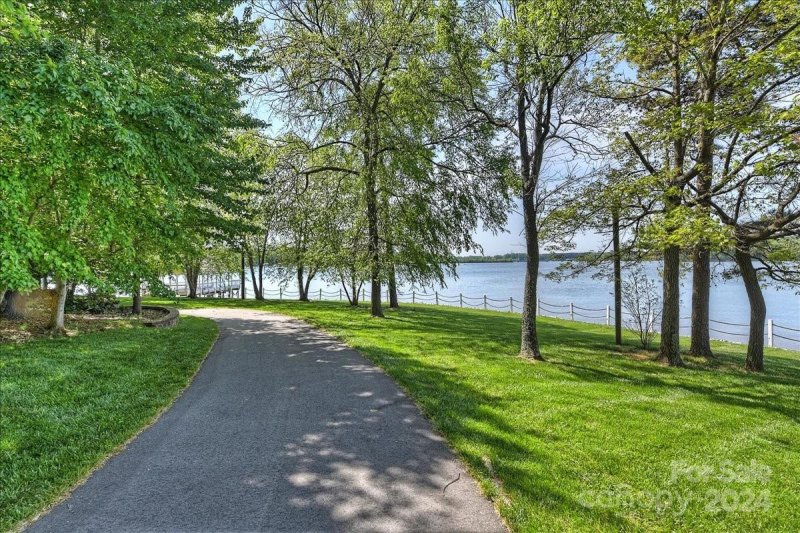 Property image 4 at 2815 Camden Pointe Drive, Sherrills Ford, NC 28673