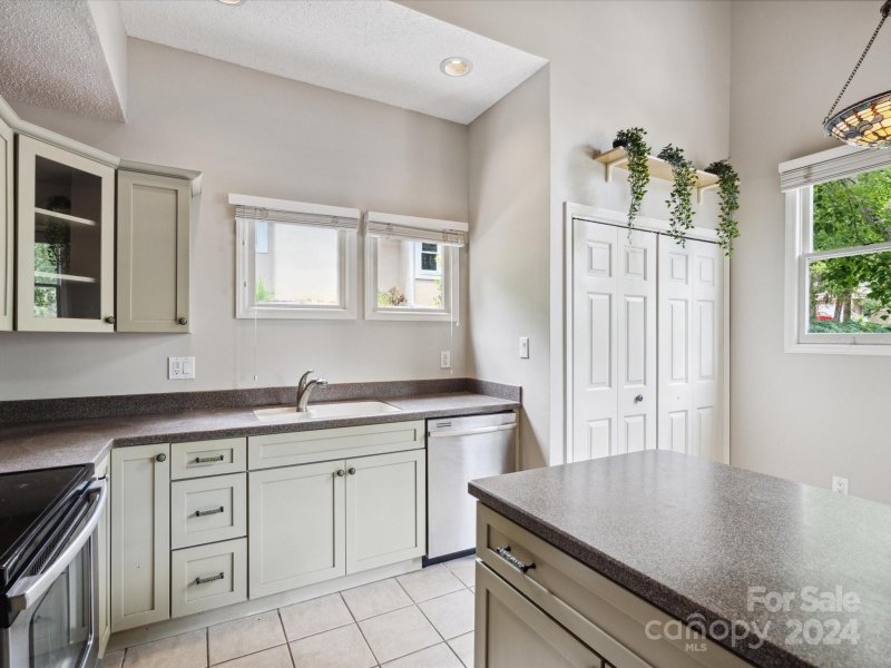 Property image 5 at 9222 Ravenwing Drive, Charlotte, NC 28262