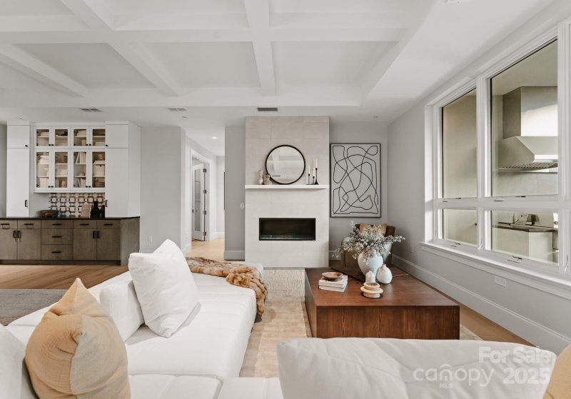 Property image 4 at 130 Cherokee Road, Charlotte, NC 28207