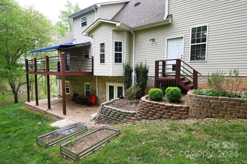 Property image 2 at 1040 38th Avenue, Hickory, NC 28601