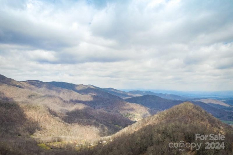 Property image 2 of 17 Surya Lane in Mount Soma, Clyde, NC 28721