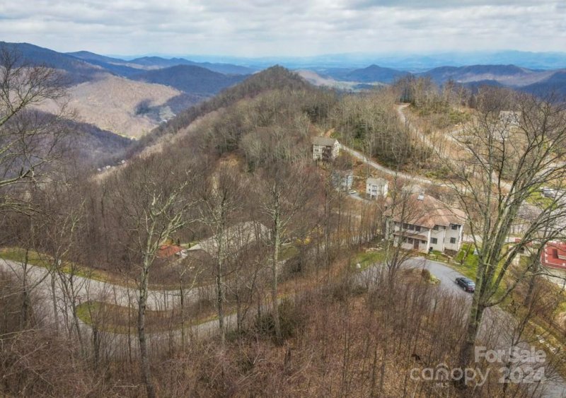 Property image 3 of 17 Surya Lane in Mount Soma, Clyde, NC 28721