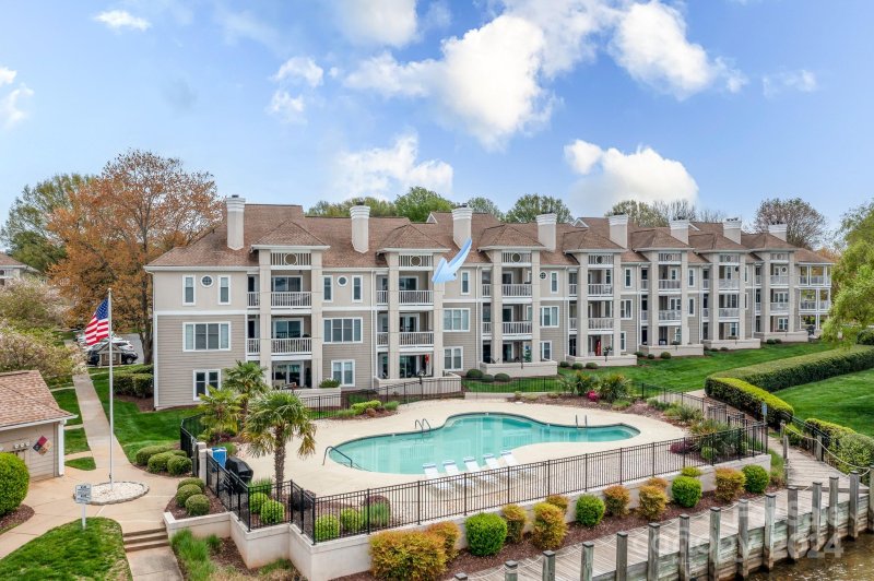 Property image 3 at 18595 Vineyard Point Lane, Cornelius, NC 28031