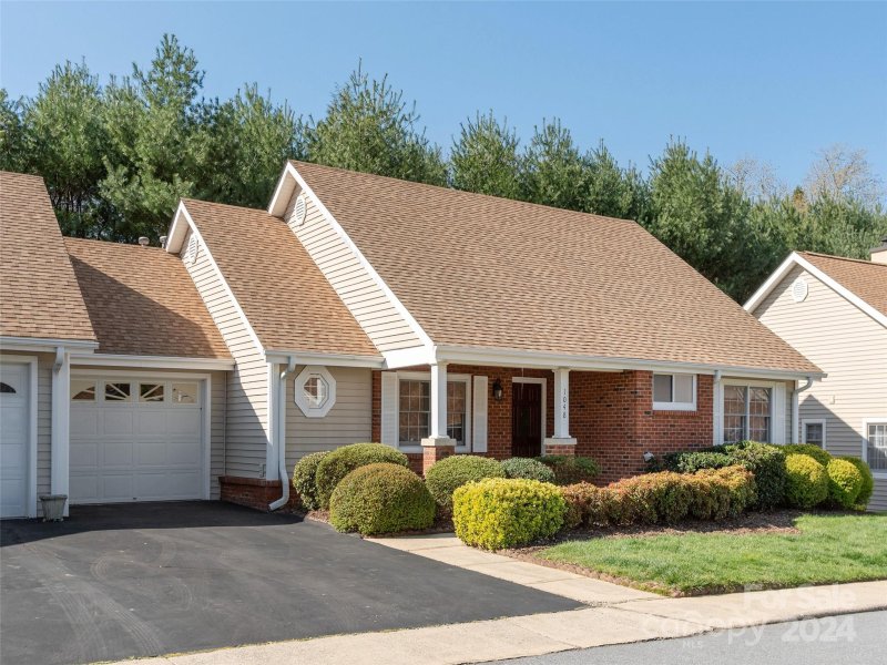 1048 Saddlebrook Drive