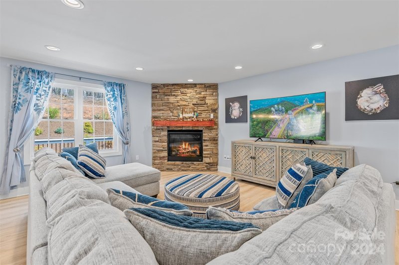 Property image 3 at 31 Oak Mountain Drive, Leicester, NC 28748