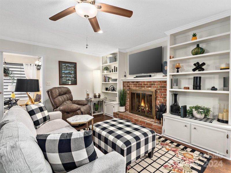 Property image 4 at 225 Hampton Court, Hendersonville, NC 28791