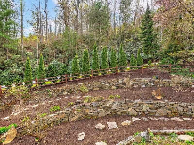 Property image 3 at 516 Hunters Glen Lane, Hendersonville, NC 28739