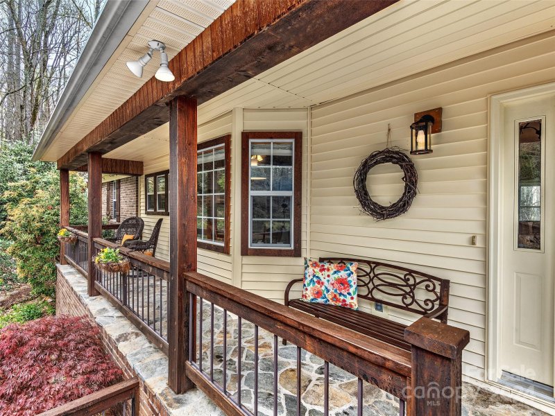 Property image 5 at 516 Hunters Glen Lane, Hendersonville, NC 28739