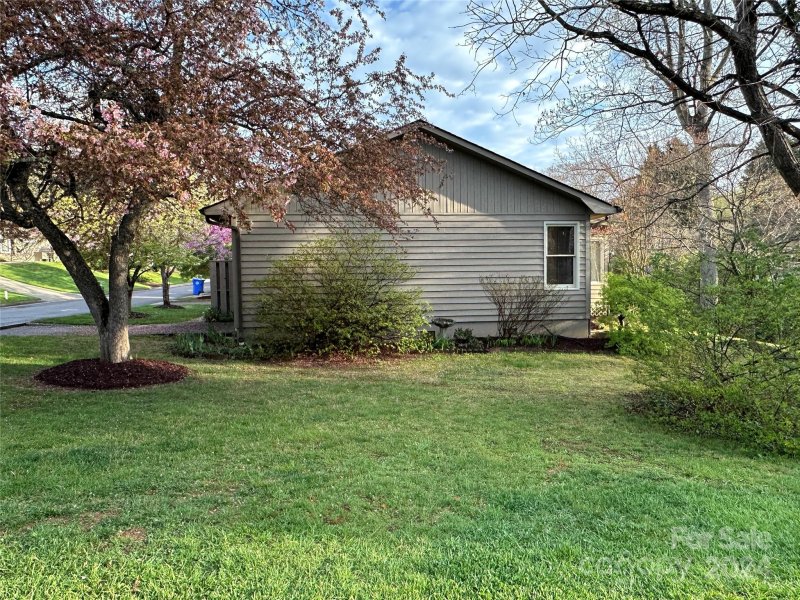 Property image 3 at 3 Hedgerose Court, Asheville, NC 28805