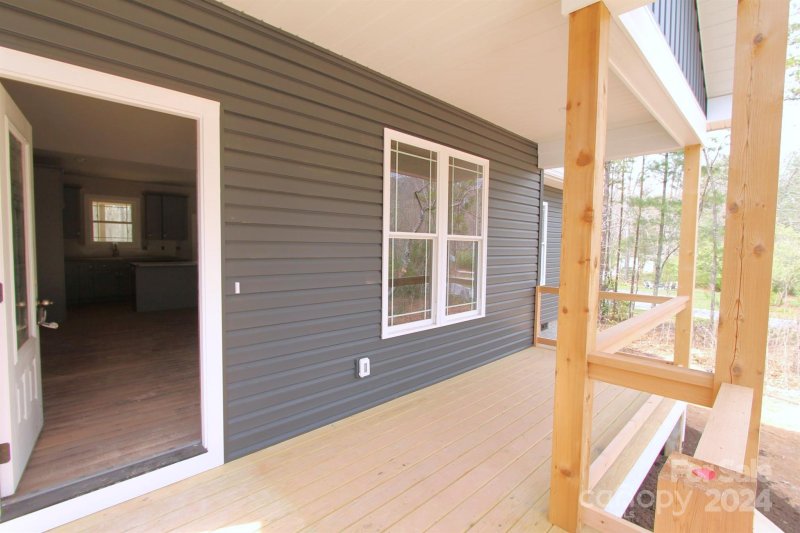 Property image 3 at 140 Gosling Drive, Hendersonville, NC 28792