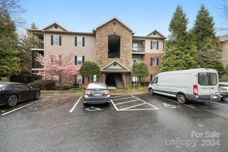 Property image 4 at 412 Appeldoorn Circle, Asheville, NC 28803