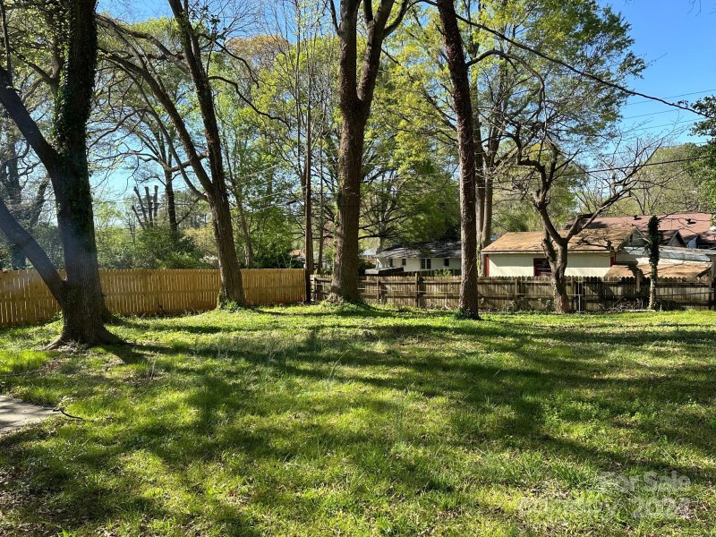 Property image 3 at 3437 Shamrock Drive, Charlotte, NC 28215