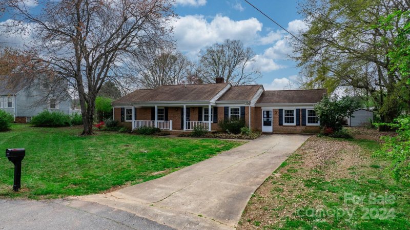 Property image 2 at 2046 37th Avenue, Hickory, NC 28601