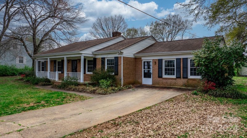 Property image 4 at 2046 37th Avenue, Hickory, NC 28601