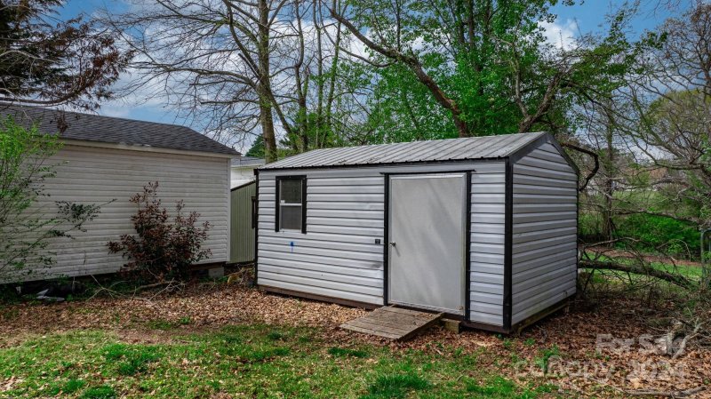 Property image 5 at 2046 37th Avenue, Hickory, NC 28601