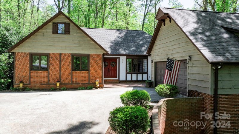 Property image 2 at 504 5th Avenue, Conover, NC 28613