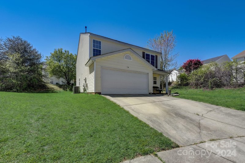 Property image 3 at 415 Bent Leaf Court, Charlotte, NC 28216