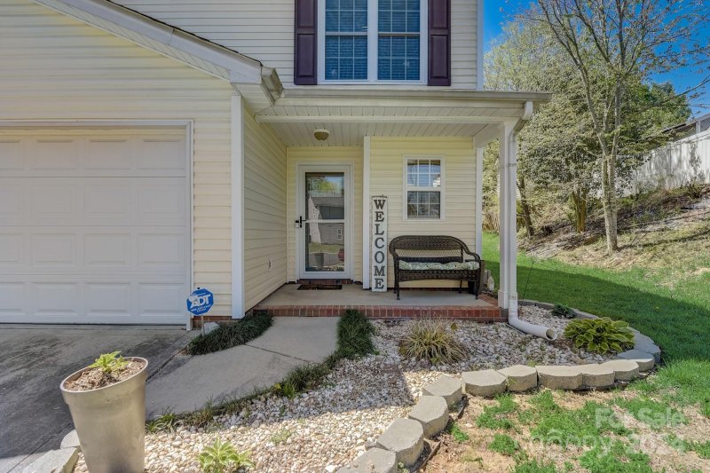 Property image 4 at 415 Bent Leaf Court, Charlotte, NC 28216