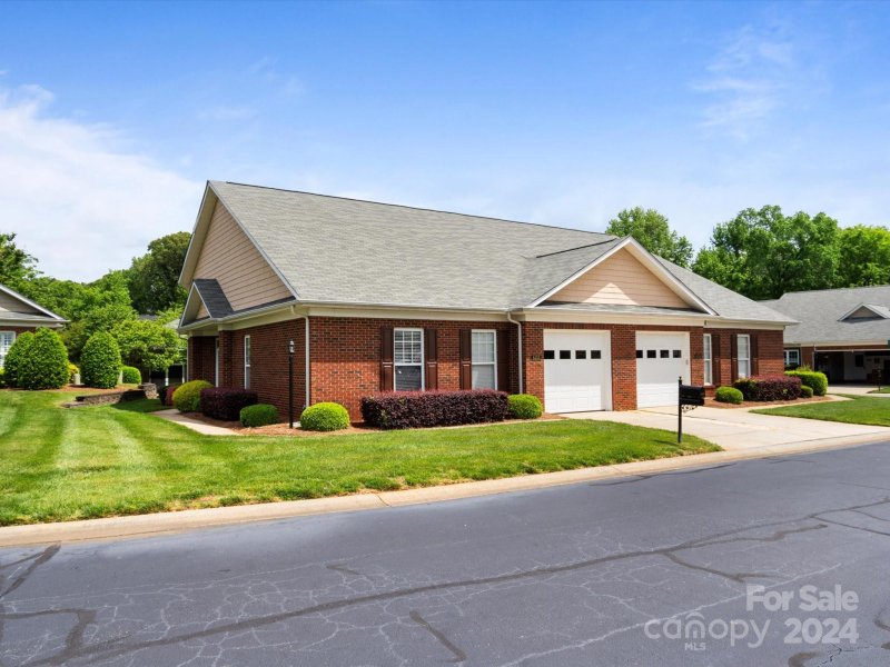 Property image 2 at 4208 Willow View Court, Matthews, NC 28105