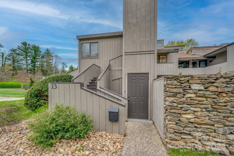 Property image 2 at 13 Lakemoor Lane, Hendersonville, NC 28739