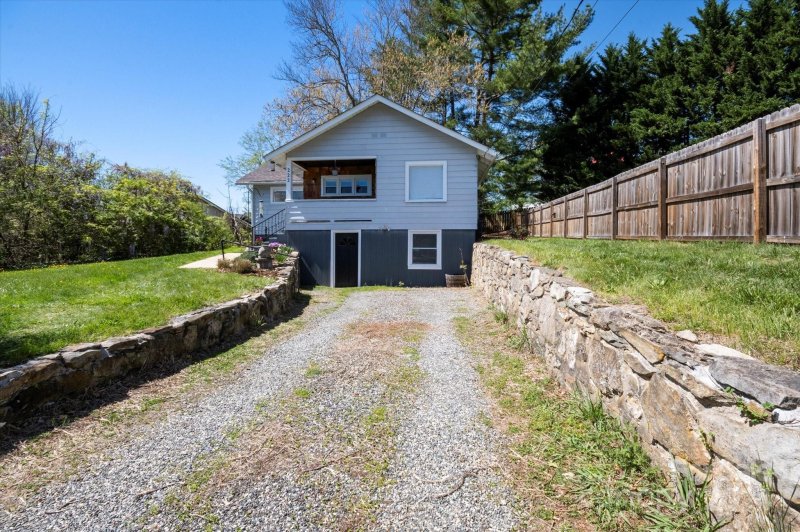 Property image 2 at 222 Governors View Road, Asheville, NC 28805