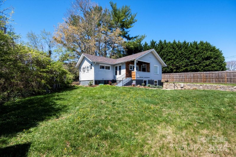 Property image 4 at 222 Governors View Road, Asheville, NC 28805