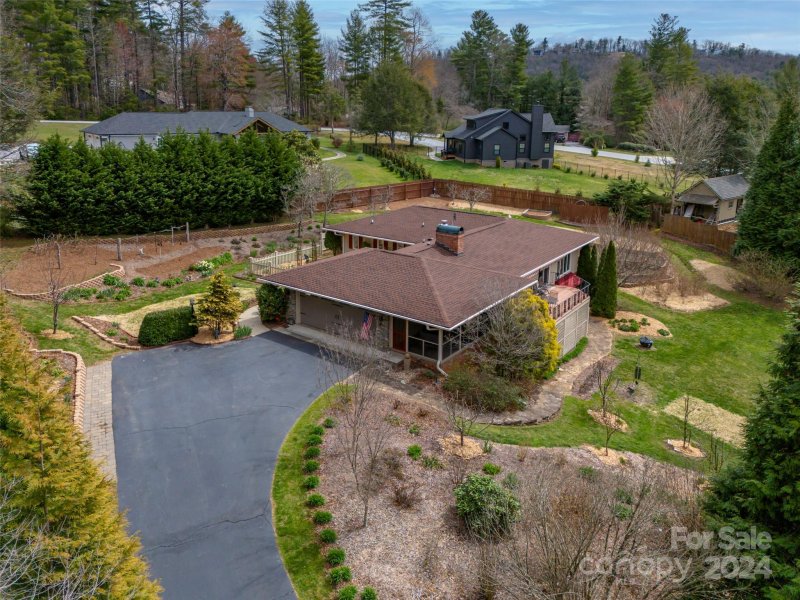 Property image 2 at 120 Yardley Court, Hendersonville, NC 28739