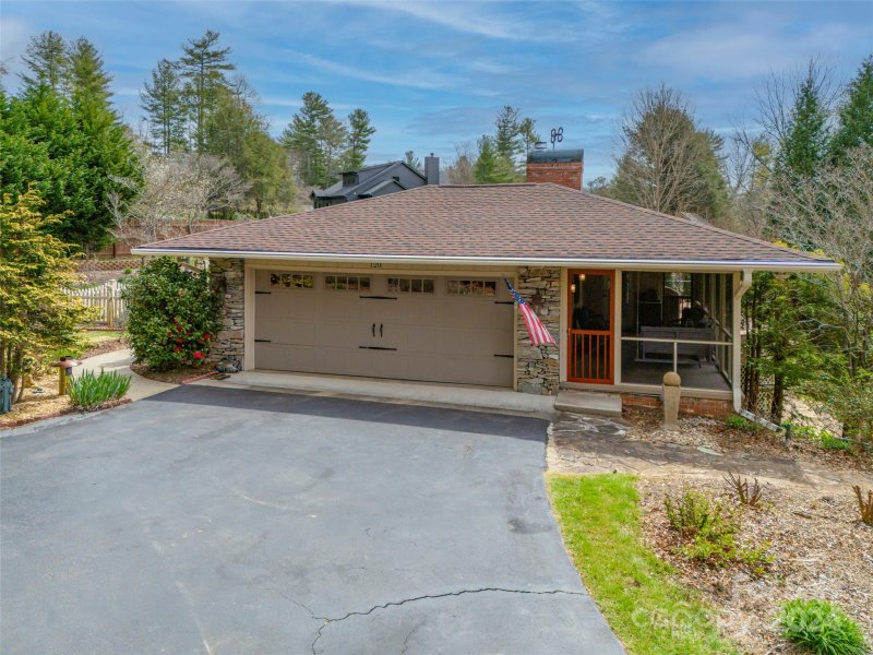 Property image 4 at 120 Yardley Court, Hendersonville, NC 28739