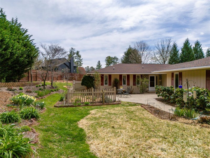 Property image 5 at 120 Yardley Court, Hendersonville, NC 28739