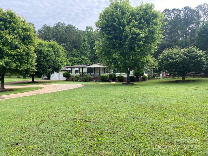 Property image 5 at 406 Deerchase Circle, Statesville, NC 28625