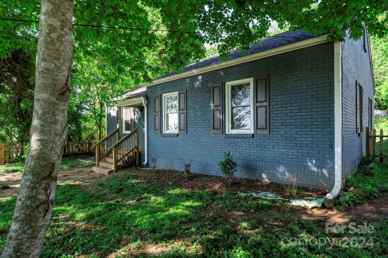 Property image 3 at 1223 11th Street, Hickory, NC 28601