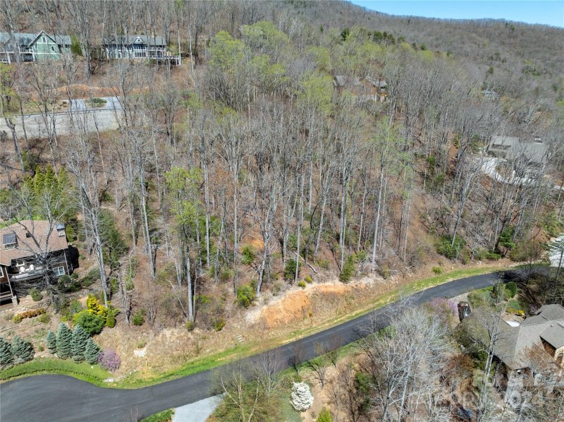 Property image 4 of 29 Red Tail Court in Southcliff, Fairview, NC 28730