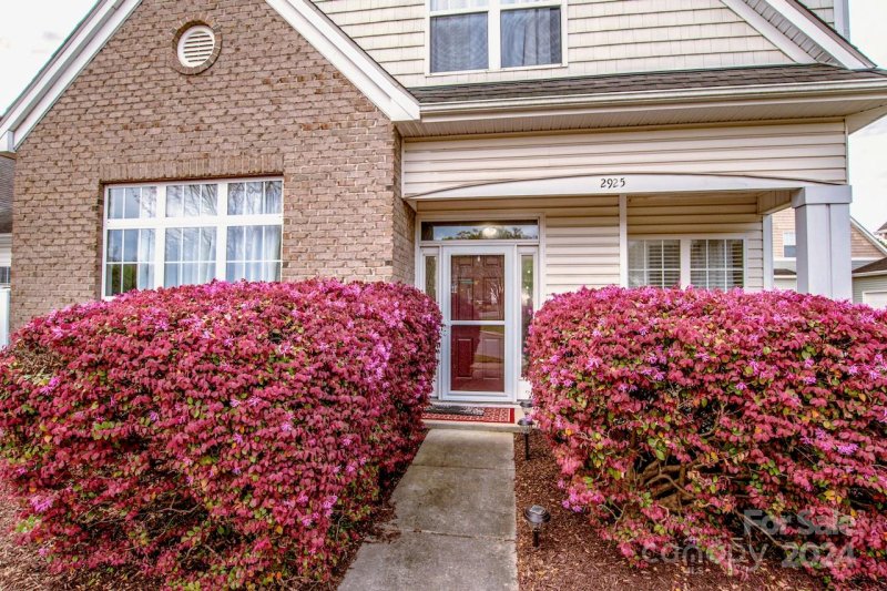 Property image 3 at 2925 Silverthorn Drive, Charlotte, NC 28273