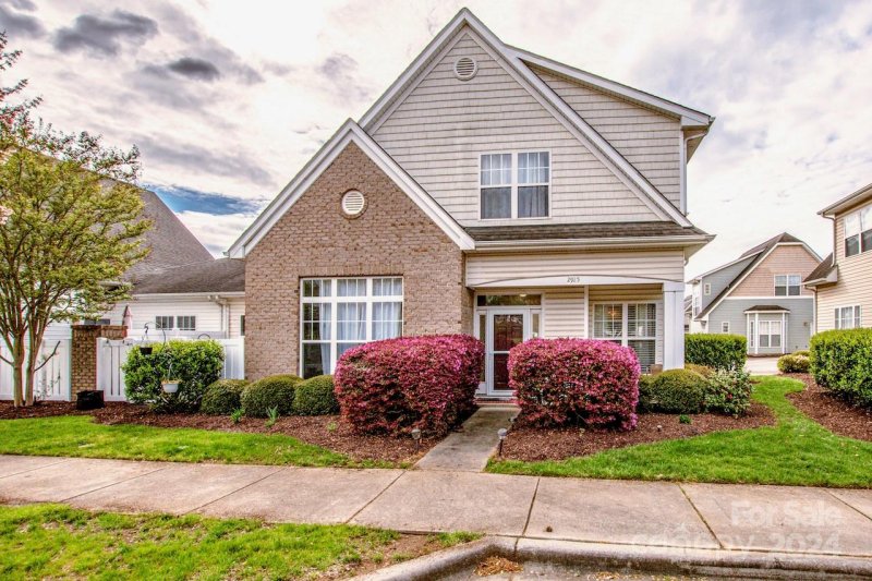 Property image 4 at 2925 Silverthorn Drive, Charlotte, NC 28273