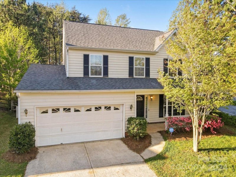 Property image 2 at 6249 Planters Wood Lane, Charlotte, NC 28262