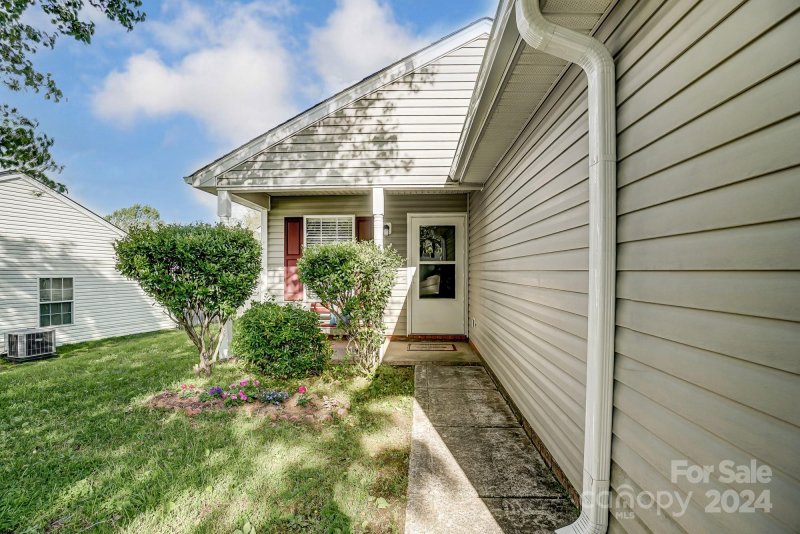 Property image 3 at 1922 Sunset Village Drive, Charlotte, NC 28216