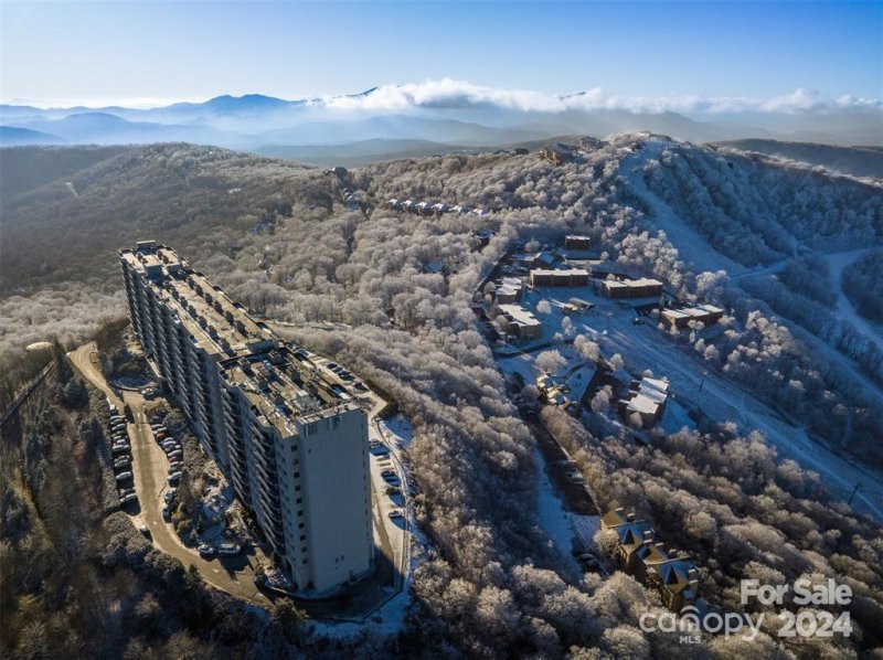 Property image 2 at 303 Sugar Top Drive, Sugar Mountain, NC 28604