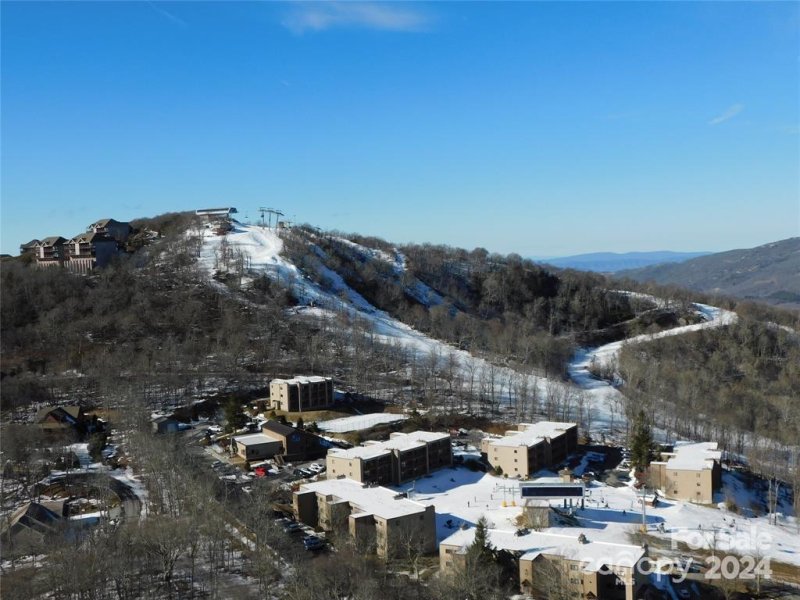 Property image 3 at 303 Sugar Top Drive, Sugar Mountain, NC 28604