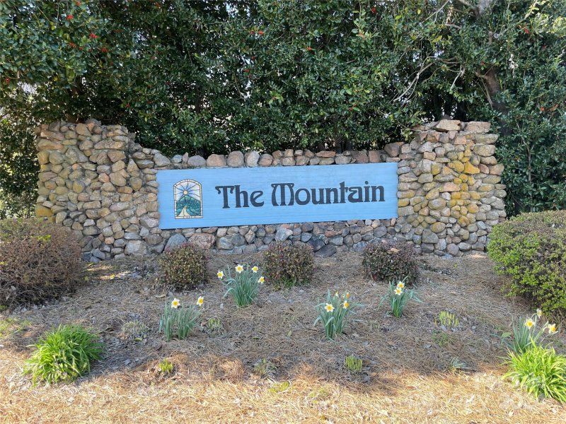 Property image 2 at 305 Spanish Oak Lane, Gastonia, NC 28056