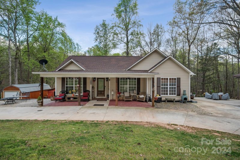 Property image 2 at 207 Olde Coach Lane, Crouse, NC 28033