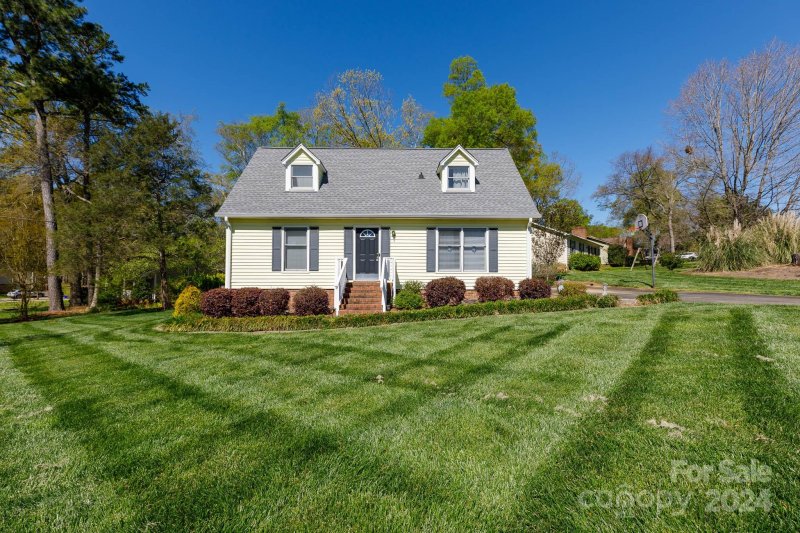 1633 Shadyside Lane