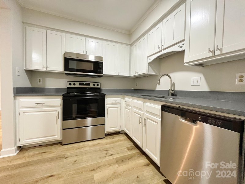 Property image 3 at 1600 Sharon Road, Charlotte, NC 28210